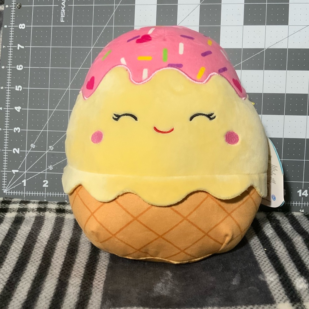 Squishmallow Clara/Shannon the ice cream
